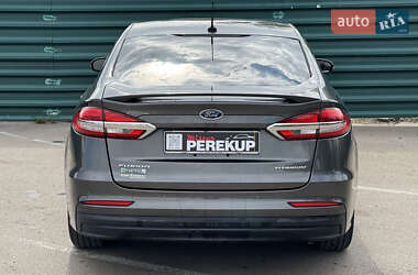 Седан Ford Fusion 2019 в 