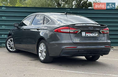 Седан Ford Fusion 2019 в 