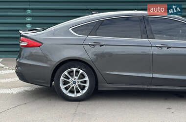 Седан Ford Fusion 2019 в 