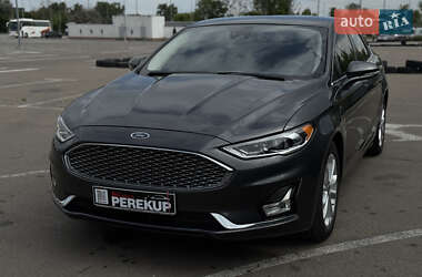 Седан Ford Fusion 2019 в 