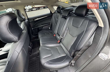 Седан Ford Fusion 2019 в 