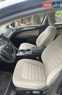Седан Ford Fusion 2018 в 