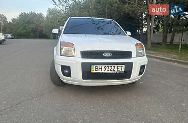 Хэтчбек Ford Fusion 2011 в 