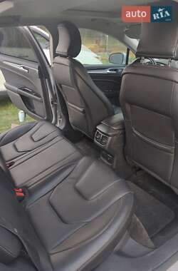Седан Ford Fusion 2015 в 