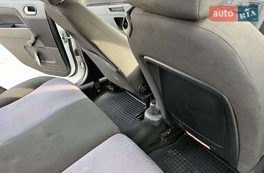 Хэтчбек Ford Fusion 2010 в 