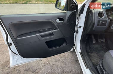 Хэтчбек Ford Fusion 2010 в 