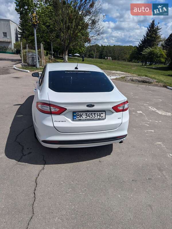Седан Ford Fusion 2016 в Ровно