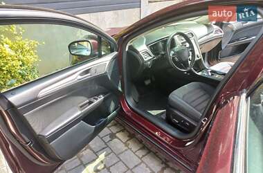 Седан Ford Fusion 2016 в 