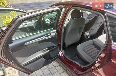 Седан Ford Fusion 2016 в 