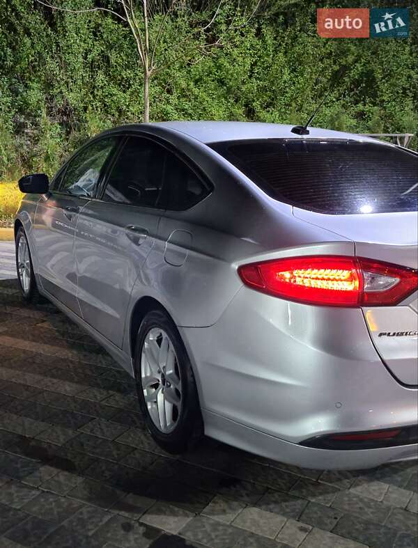 Седан Ford Fusion 2014 в Львове