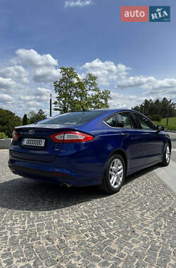 Седан Ford Fusion 2015 в 