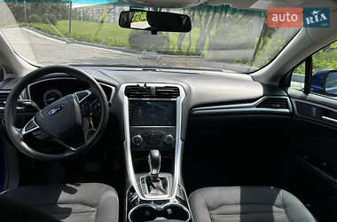 Седан Ford Fusion 2015 в 