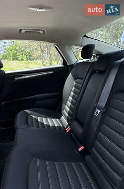 Седан Ford Fusion 2015 в 