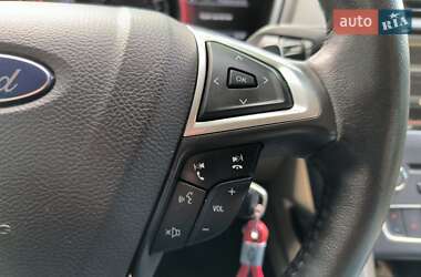 Седан Ford Fusion 2015 в 