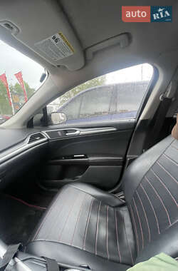 Седан Ford Fusion 2014 в 