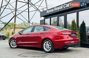 Седан Ford Fusion 2019 в 