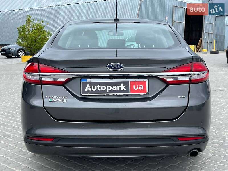 Седан Ford Fusion 2017 в Львове