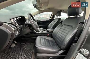 Седан Ford Fusion 2017 в 