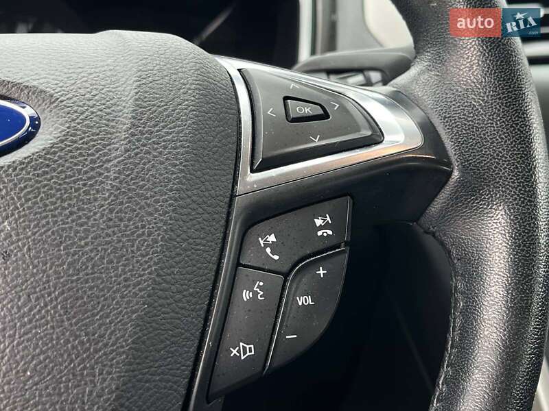 Седан Ford Fusion 2017 в Львове