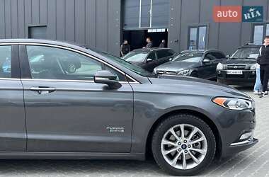 Седан Ford Fusion 2017 в 