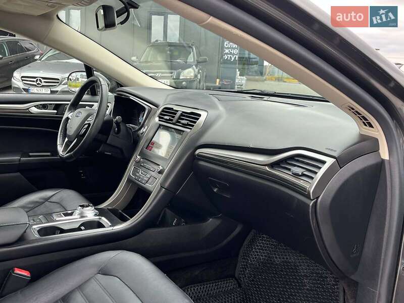 Седан Ford Fusion 2017 в Львове