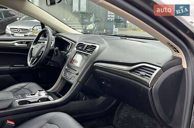 Седан Ford Fusion 2017 в 