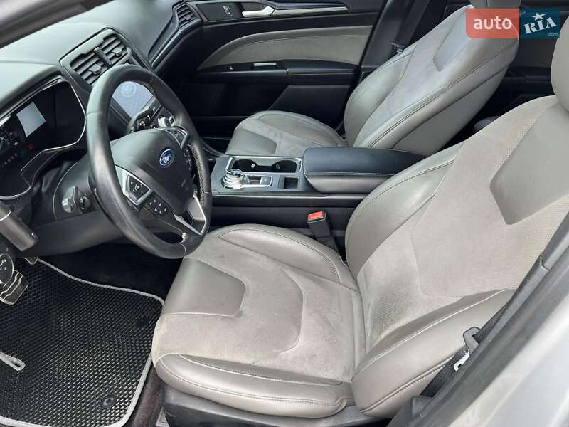 Седан Ford Fusion 2016 в Мукачево