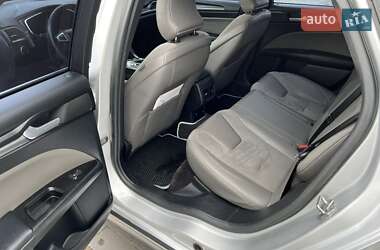 Седан Ford Fusion 2016 в 