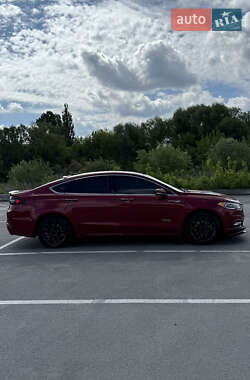 Седан Ford Fusion 2017 в 