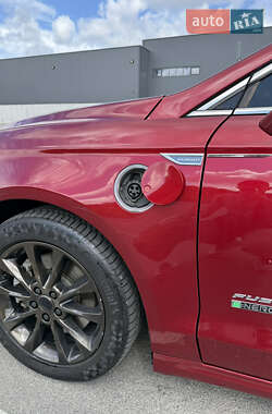 Седан Ford Fusion 2017 в 