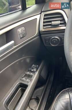 Седан Ford Fusion 2012 в 
