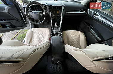 Седан Ford Fusion 2014 в 