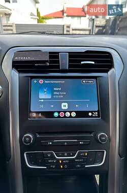 Седан Ford Fusion 2017 в 