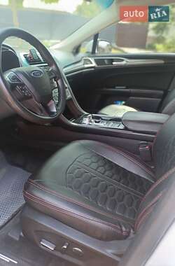 Седан Ford Fusion 2017 в 