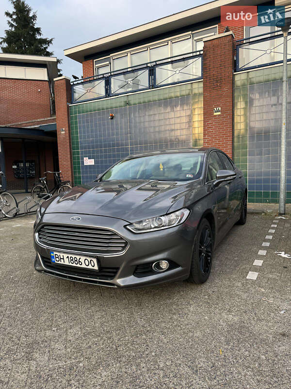 Седан Ford Fusion 2013 в 