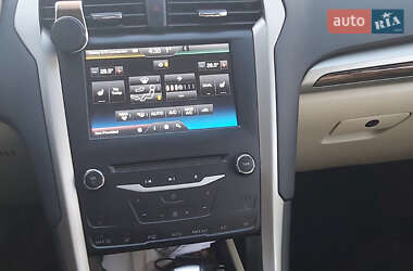 Седан Ford Fusion 2013 в 