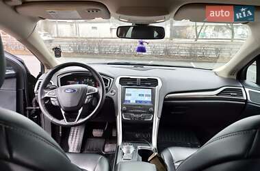 Седан Ford Fusion 2019 в 