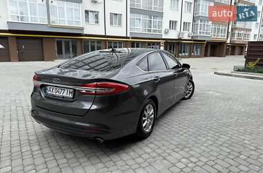 Седан Ford Fusion 2016 в 