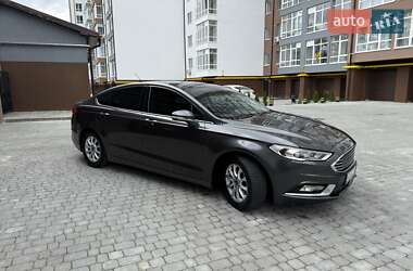 Седан Ford Fusion 2016 в 