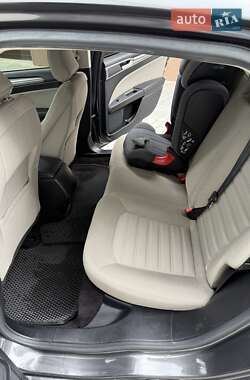 Седан Ford Fusion 2016 в 