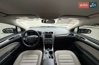 Седан Ford Fusion 2016 в 