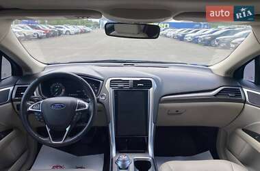 Седан Ford Fusion 2017 в 