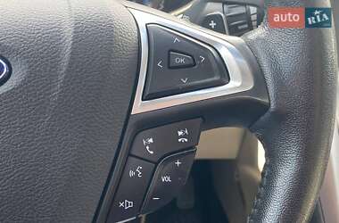 Седан Ford Fusion 2017 в 