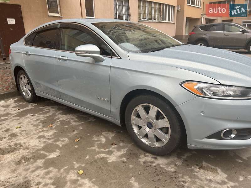 Седан Ford Fusion 2013 в 