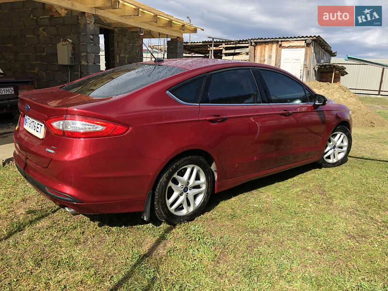 Седан Ford Fusion 2015 в Надвірній