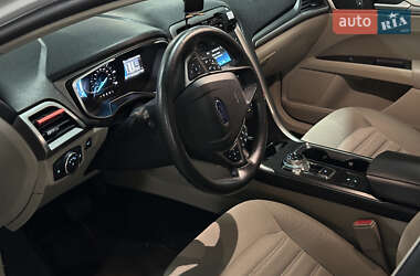Седан Ford Fusion 2018 в 