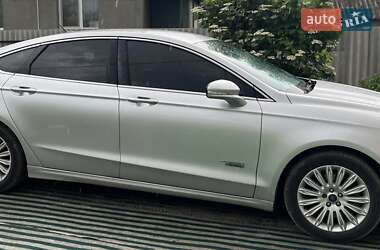 Седан Ford Fusion 2013 в 