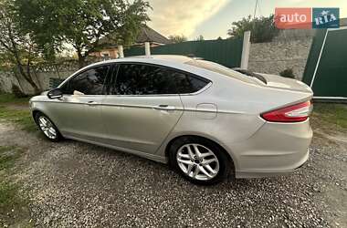 Седан Ford Fusion 2015 в 