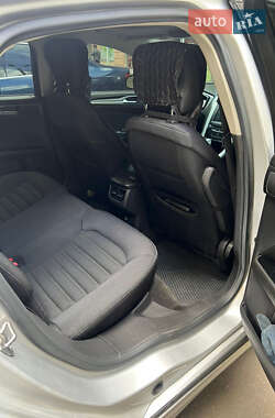 Седан Ford Fusion 2013 в 