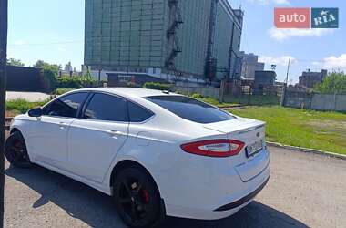 Седан Ford Fusion 2015 в 